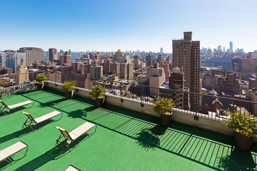 Building Photo - 151 E 31st St