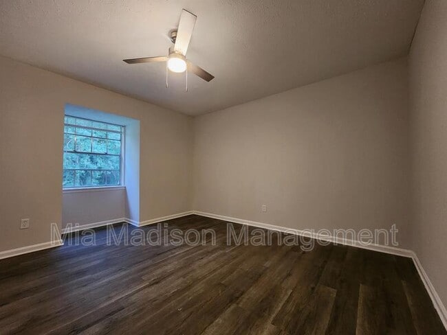 Building Photo - 111 E Mell St