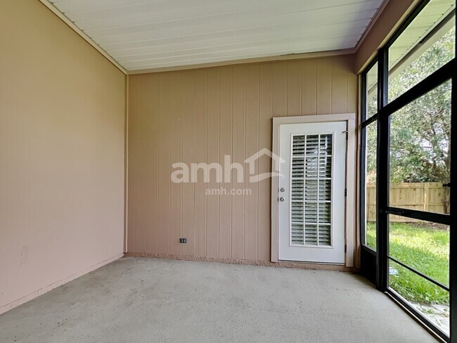 Building Photo - 8629 Derry Dr