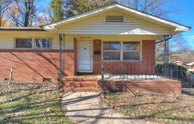 Building Photo - NO HOA, Ranch House 3br/1/5bth Work Trucks...