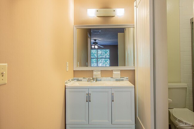 Building Photo - 6242 Ridgegate Cir
