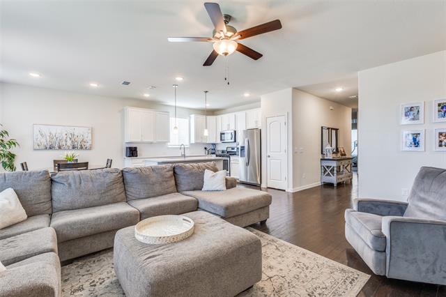 Building Photo - 811 Maverick St