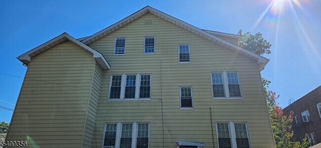 Building Photo - 264 Pomona Ave