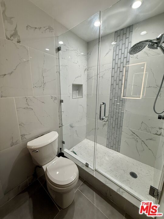Building Photo - 8530 Holloway Dr