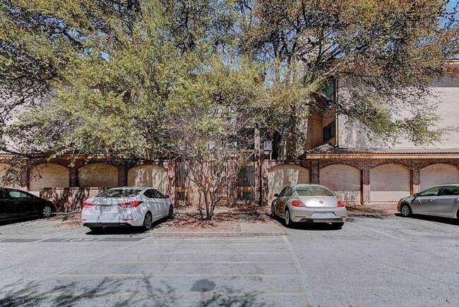 Primary Photo - 806 W 24th St