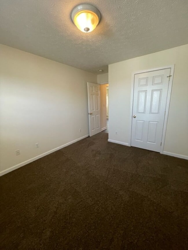 Building Photo - 216 Applewood Ln