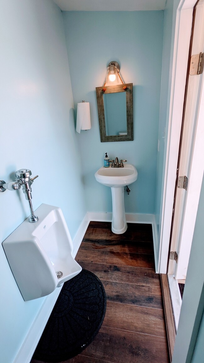 Building Photo - 1738 Allen St