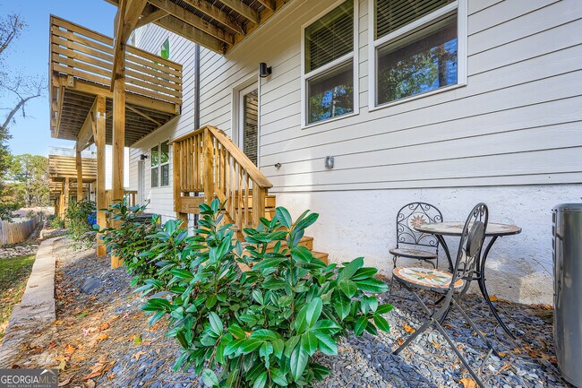 Building Photo - 568 Avondale Pk Cir