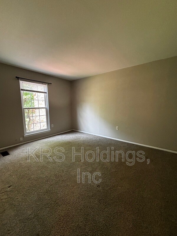 Building Photo - 817 Pleasant St