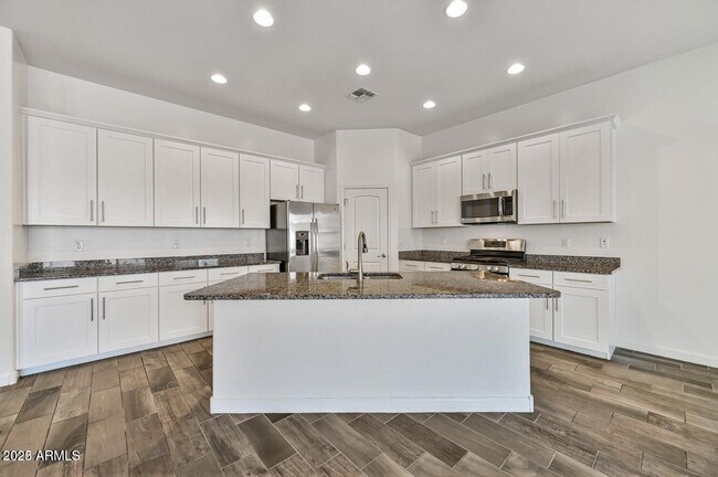 Building Photo - 19250 E Carriage Way