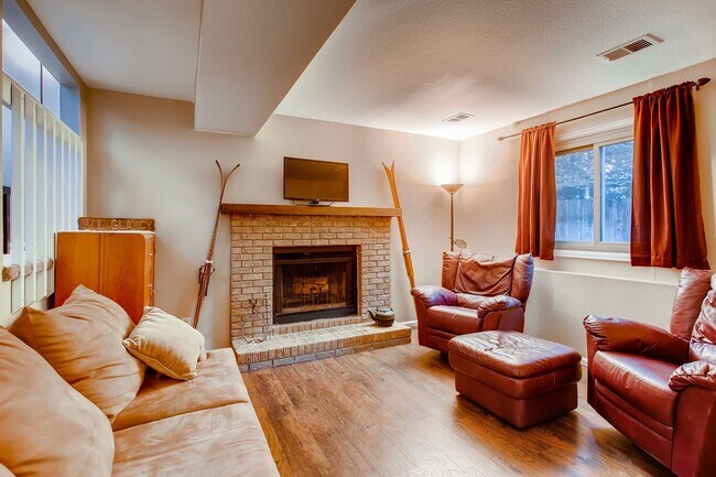 Building Photo - 3 bed, 2 bath Multi-Level Home on Cul-De-Sac