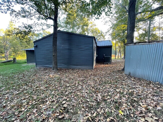 Building Photo - 10928 L&M Rd