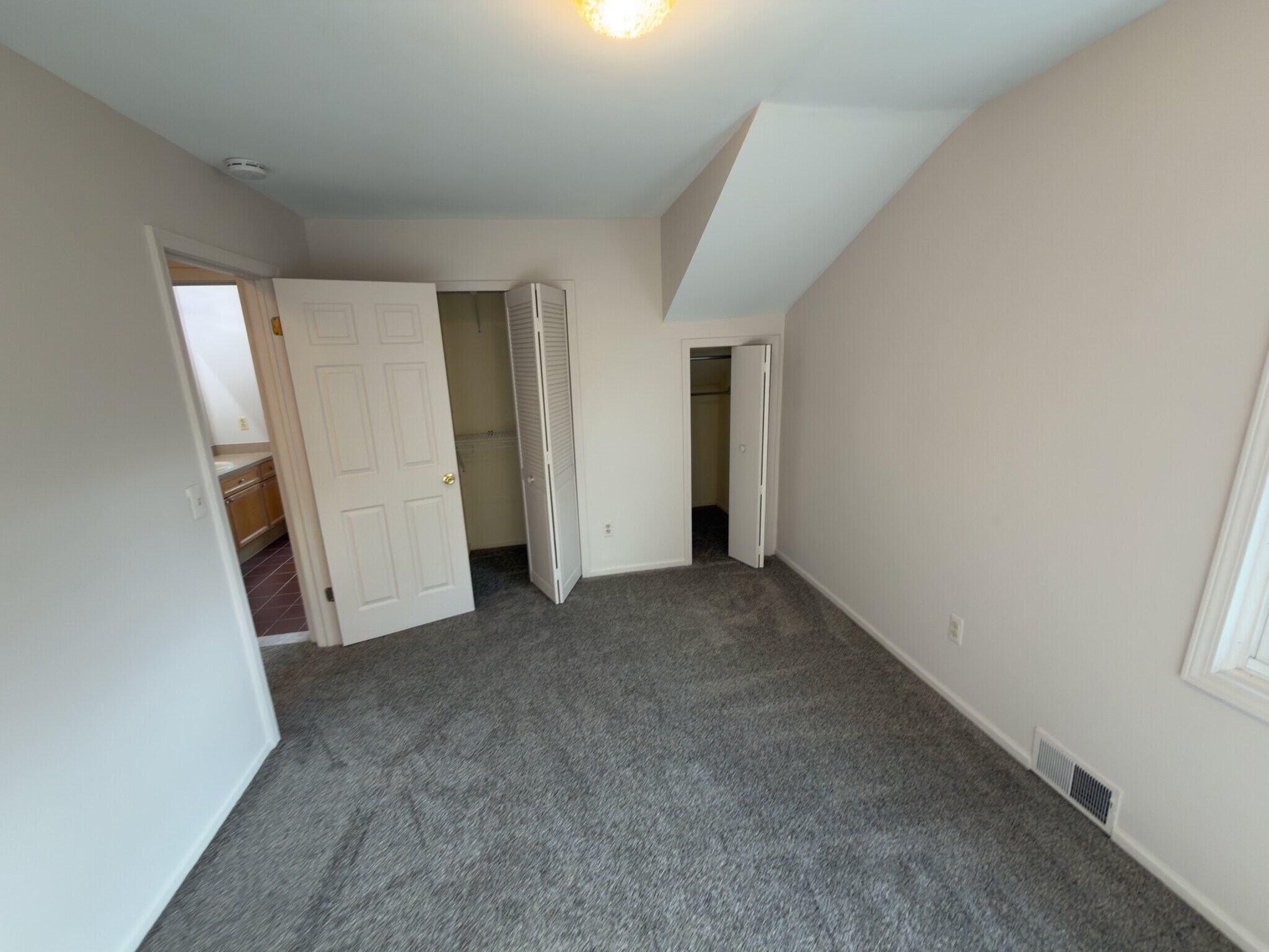 Building Photo - 846 Beaconsfield Ave