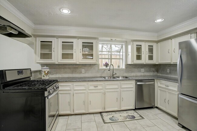 Building Photo - 5303 Tallow Ln