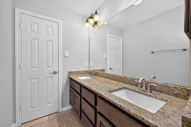Building Photo - 50 Vershire Cir