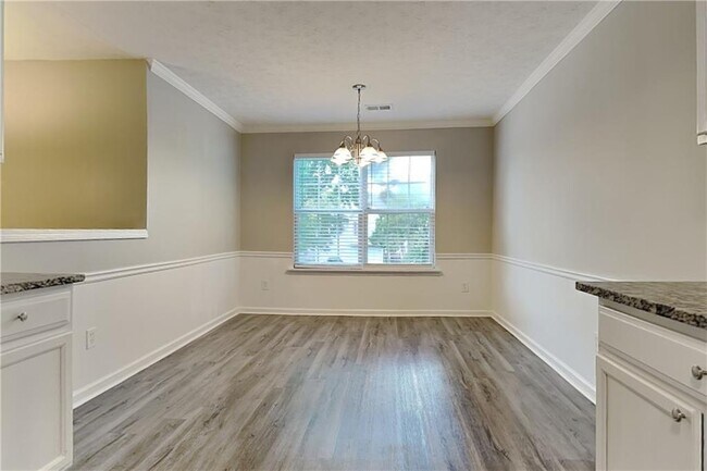 Building Photo - 450 Aristocrat Dr SW