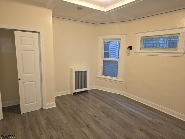 Building Photo - 212 Park Ave