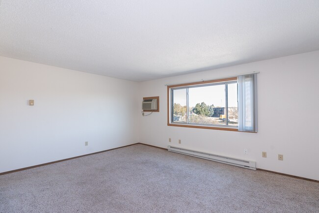 Fargo, ND Hartford Apartments | 11A | Living - Hartford