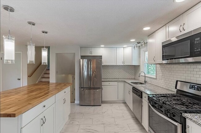 Building Photo - 12 Joyce Rd