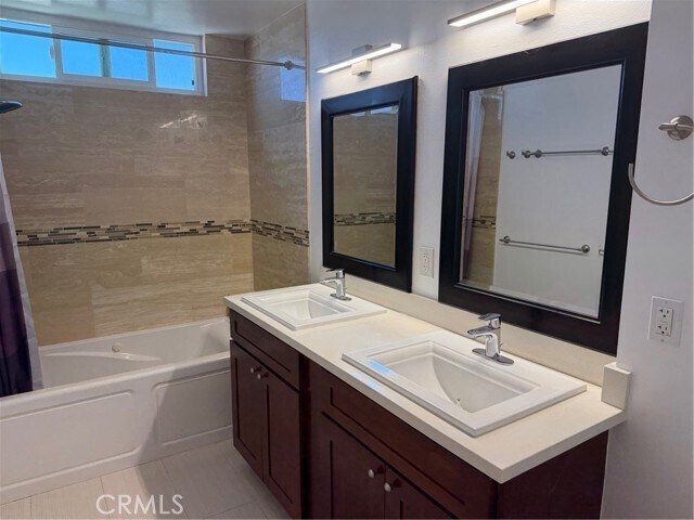 Building Photo - 116 N Swall Dr