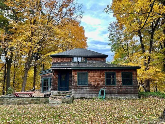 Building Photo - 186 Taylor Rd