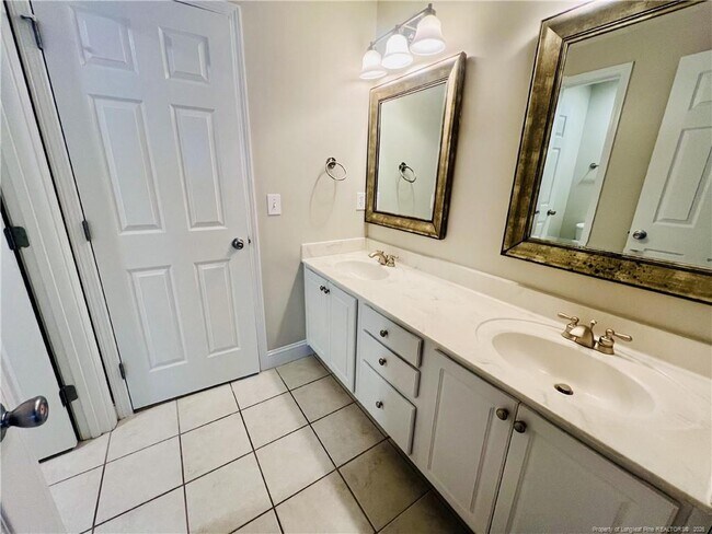 Building Photo - 96 Lamplighter Way