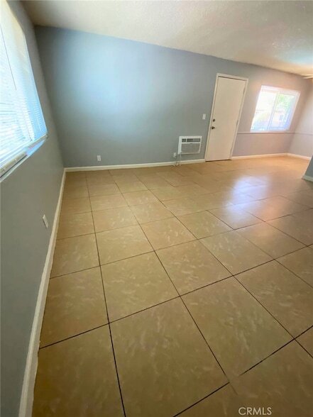 Building Photo - 811 Orchid Ct
