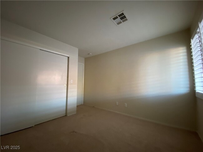 Building Photo - 556 Green Gables Ave