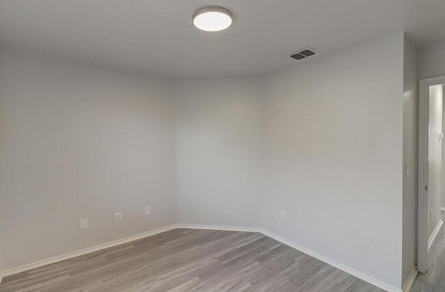 Building Photo - 7605 Cougar Dr
