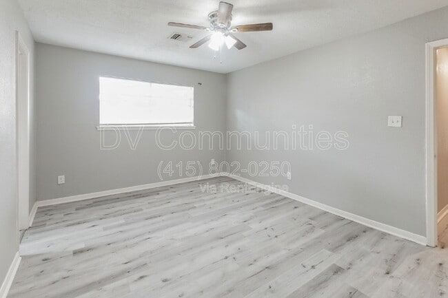 Building Photo - 2107 Lamar Dr