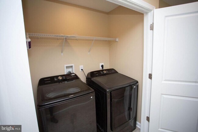 Building Photo - 239 Macoun Way