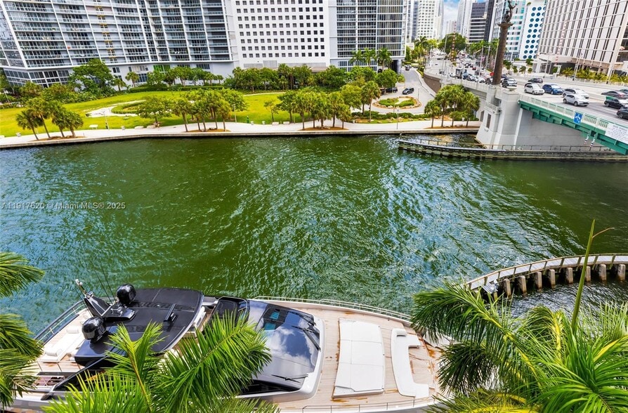 Building Photo - 200 Biscayne Boulevard Way