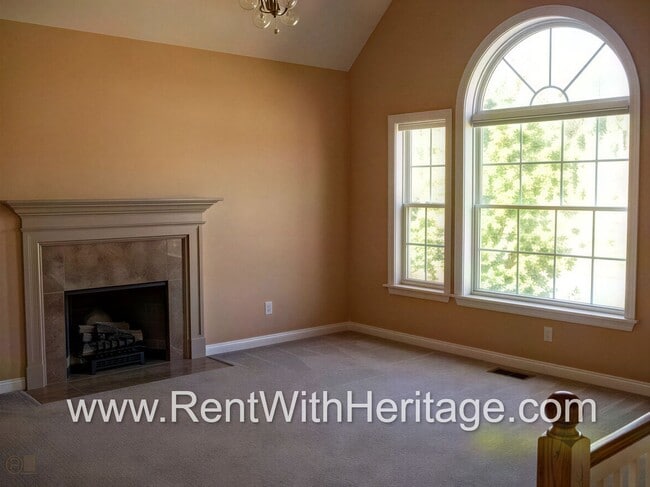 Building Photo - WOW!!!.....GORGEOUS 4Bd / 3Ba / UPGRADES GALLORE/ SWIM / TENNIS COMMUNITY