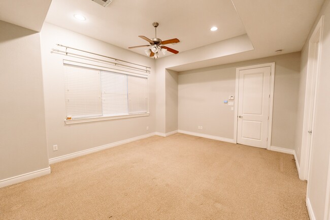 Building Photo - 1403 Dart St