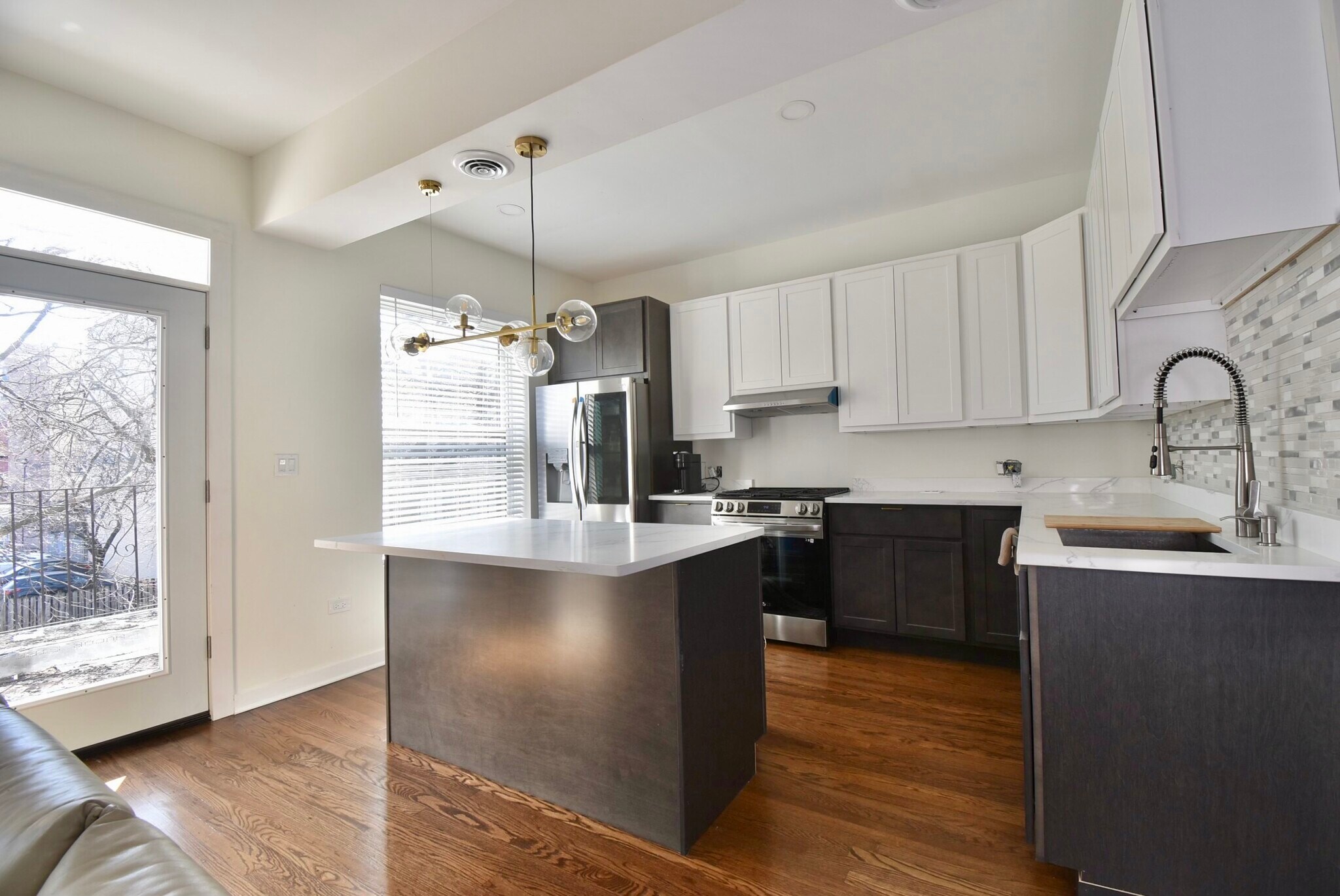 Kitchen - 5638 N Winthrop Ave