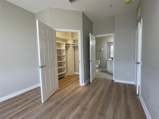 Building Photo - 6451 Old Park Ln