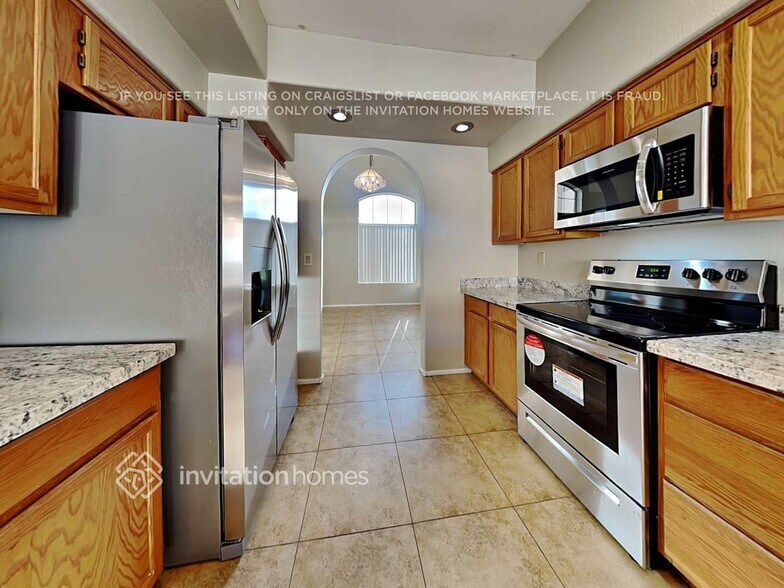 Building Photo - 3215 N 108th Ln