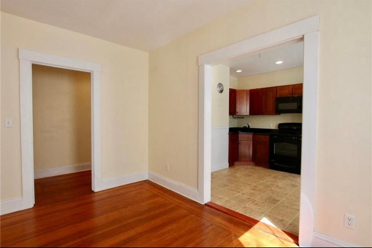 Building Photo - 23 Bedlow Ave