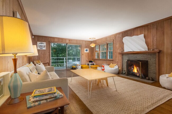 Building Photo - 33 Evergreen Rd