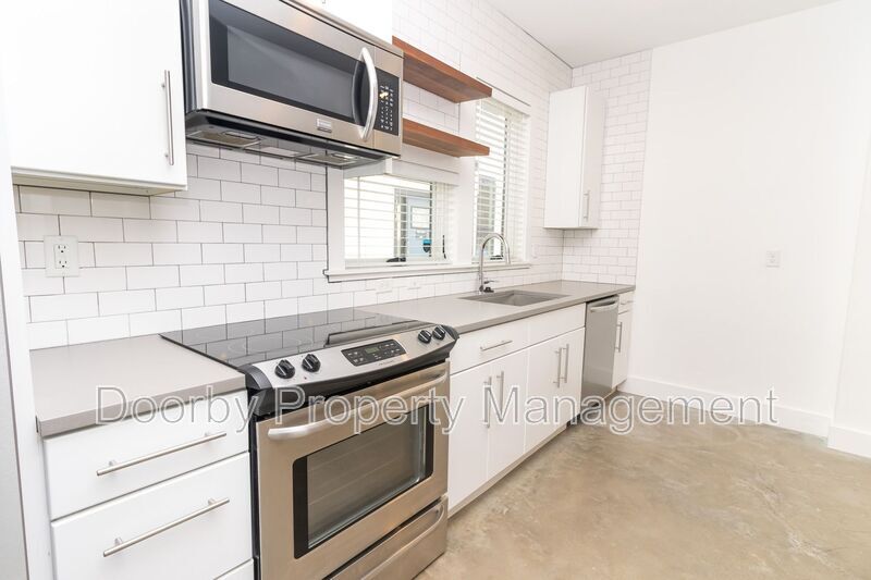 Building Photo - 1522 Adams St