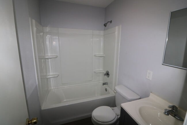 Building Photo - Nice 3 bedroom 1 bathroom home located in ...