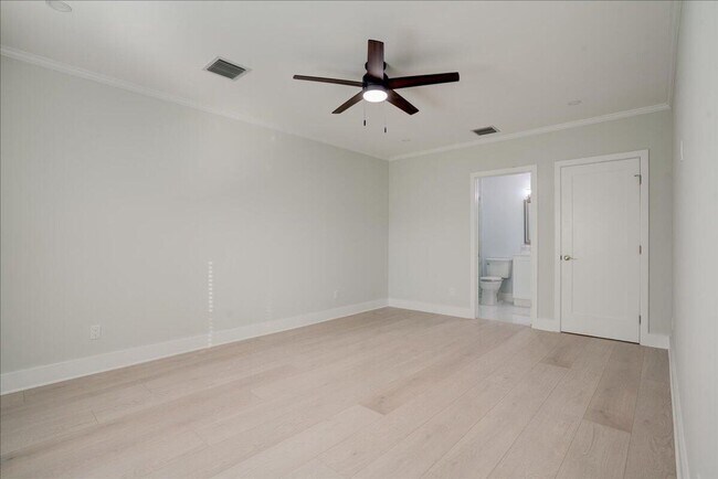 Building Photo - 320 NW 6th Ave