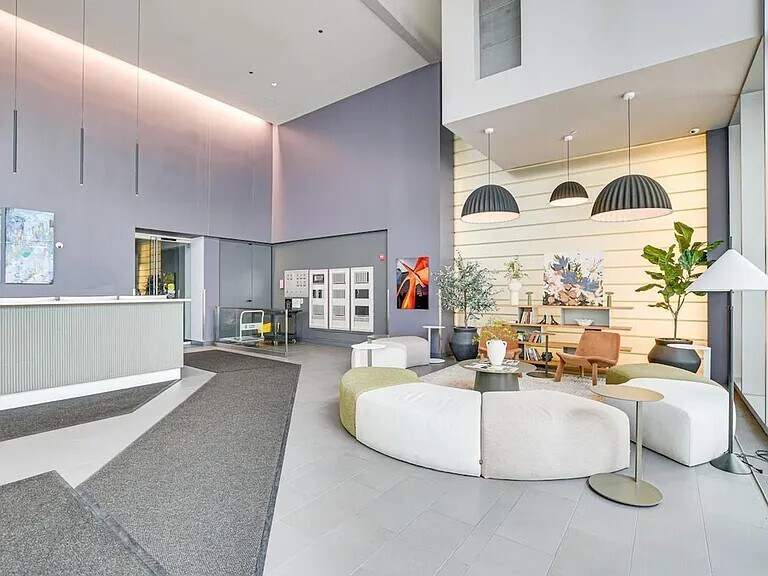 Building Photo - 235 W Van Buren St