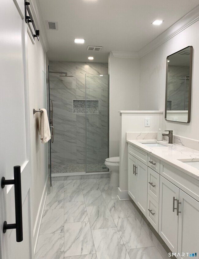 Building Photo - 400 Heritage Vlg