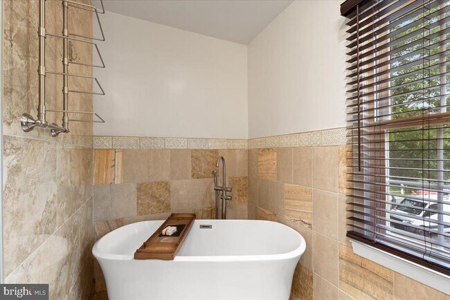 Building Photo - 9472 Lapstrake Ln