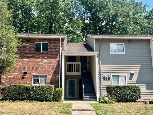 Building Photo - 2901 Heathstead Place