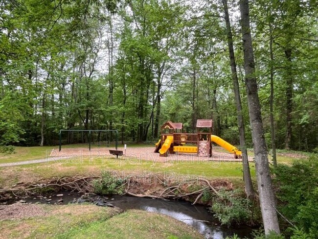 Building Photo - 155 Weatherstone Dr