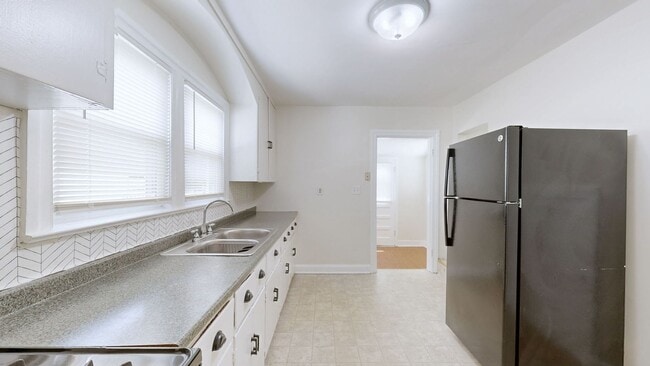 Building Photo - Newly Renovated 2 Bed/1 Bath Home in Camp Taylor