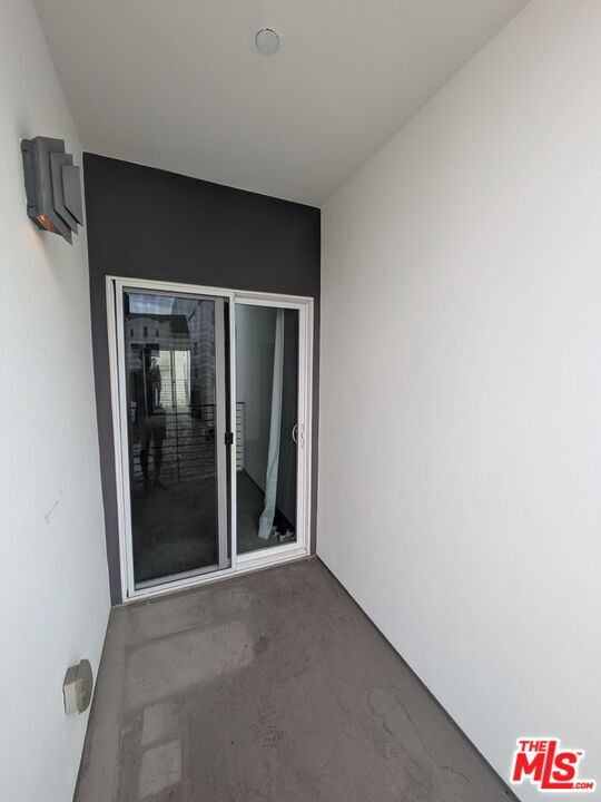 Building Photo - 3061 W 12th Pl