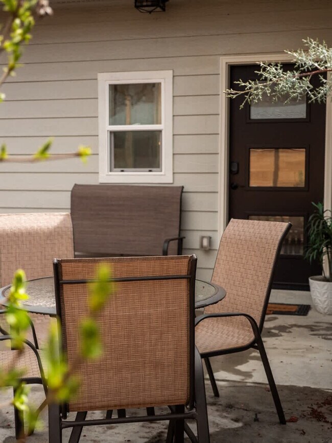 Building Photo - 3413 W Sunset Ave